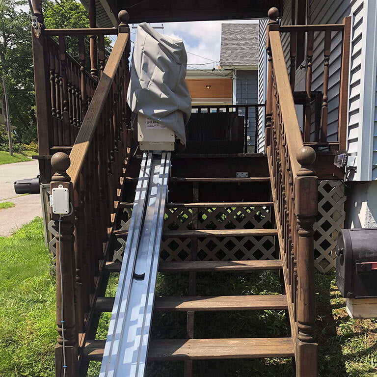 AmeriGlide - Outdoor Deluxe Stair Lift
