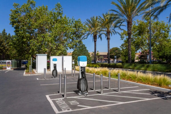 80A COMMERCIAL EV CHARGER CSE2 ON PEDESTAL, LEVEL-2 EV CHARGER