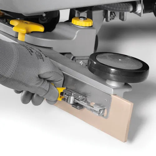 Global Industrial - Auto Floor Scrubber with Traction Drive, 34" Model #: WB641840