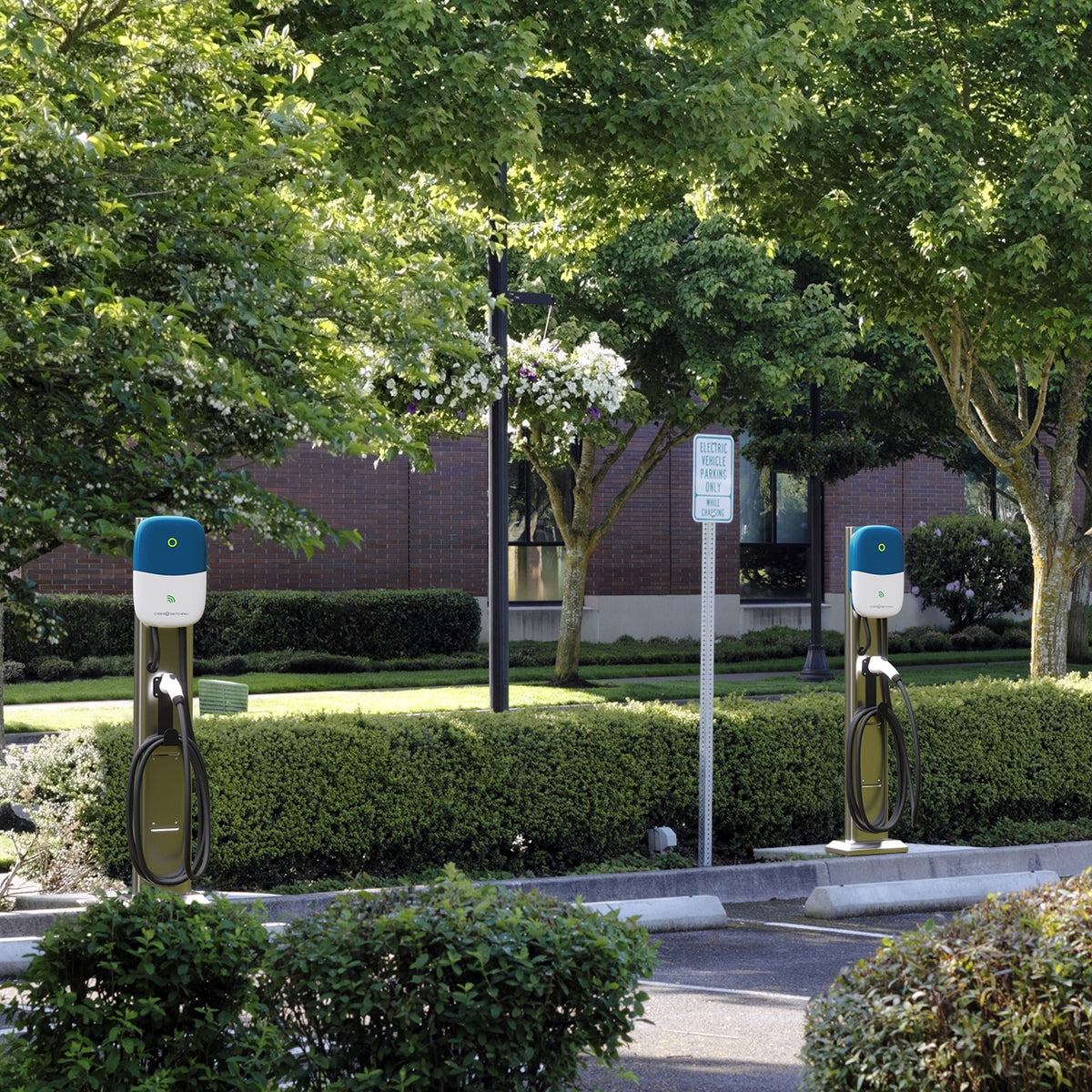 COMMERCIAL EV CHARGER CSE1 ON PEDESTAL, LEVEL-2 EV CHARGER